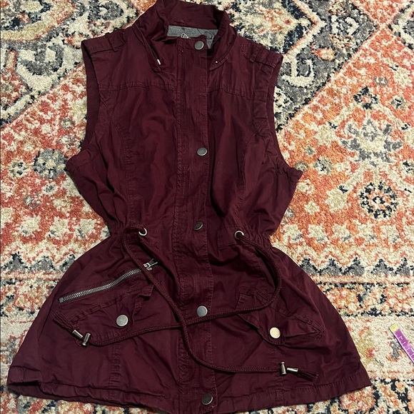 maroon vest - Picture 2 of 4